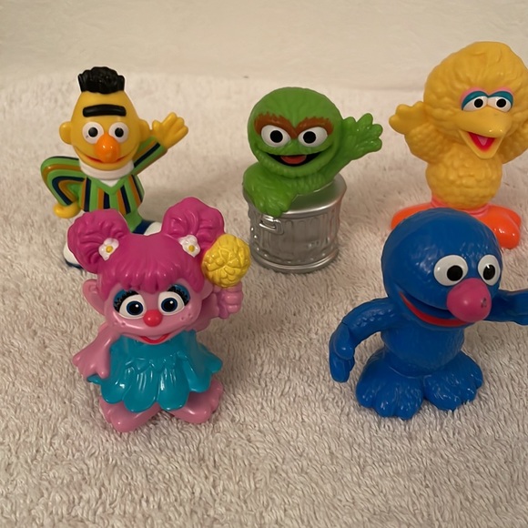 Sesame Street Elmo Big Bird Small Toy Figurines. Ht: 2.5”-3.5” Tall USED! Qty: 7 - Picture 2 of 4